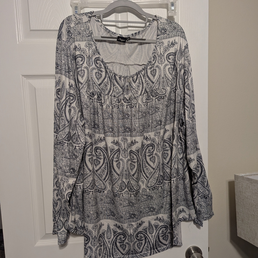 Elegant Black and White Paisley Women's Blouse
